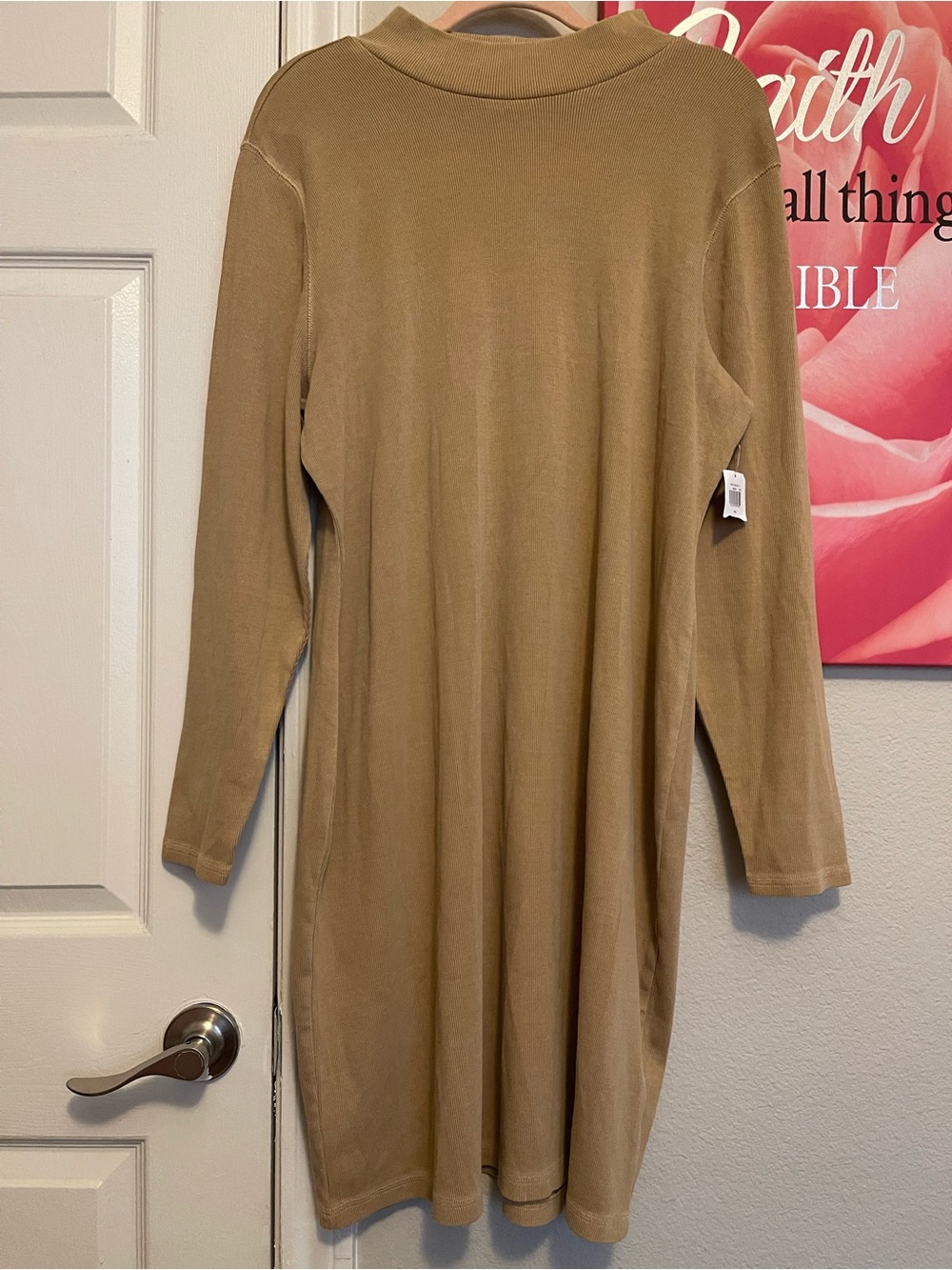 Old Navy Women's Long-Sleeve ribbed Crewneck Dress in beige is 3X NEW